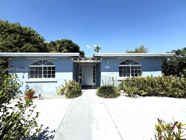 9825 SW 54th St, Miami, FL 33165