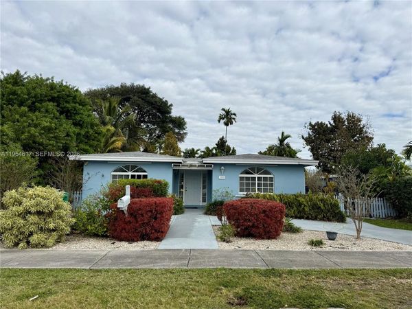 9825 SW 54th St, Miami, FL 33165