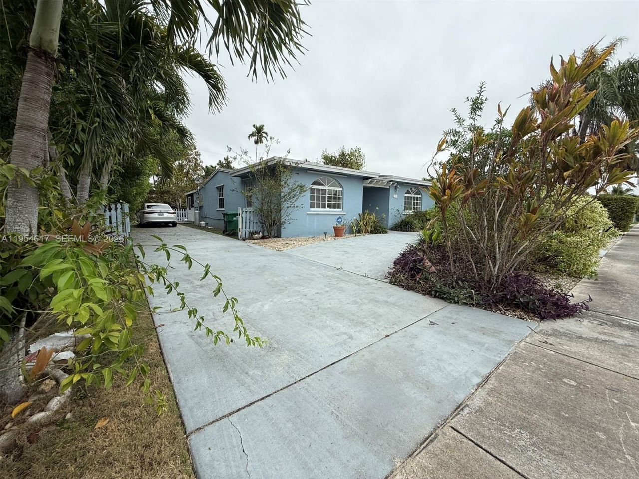 9825 SW 54th St, Miami, FL 33165 Photo