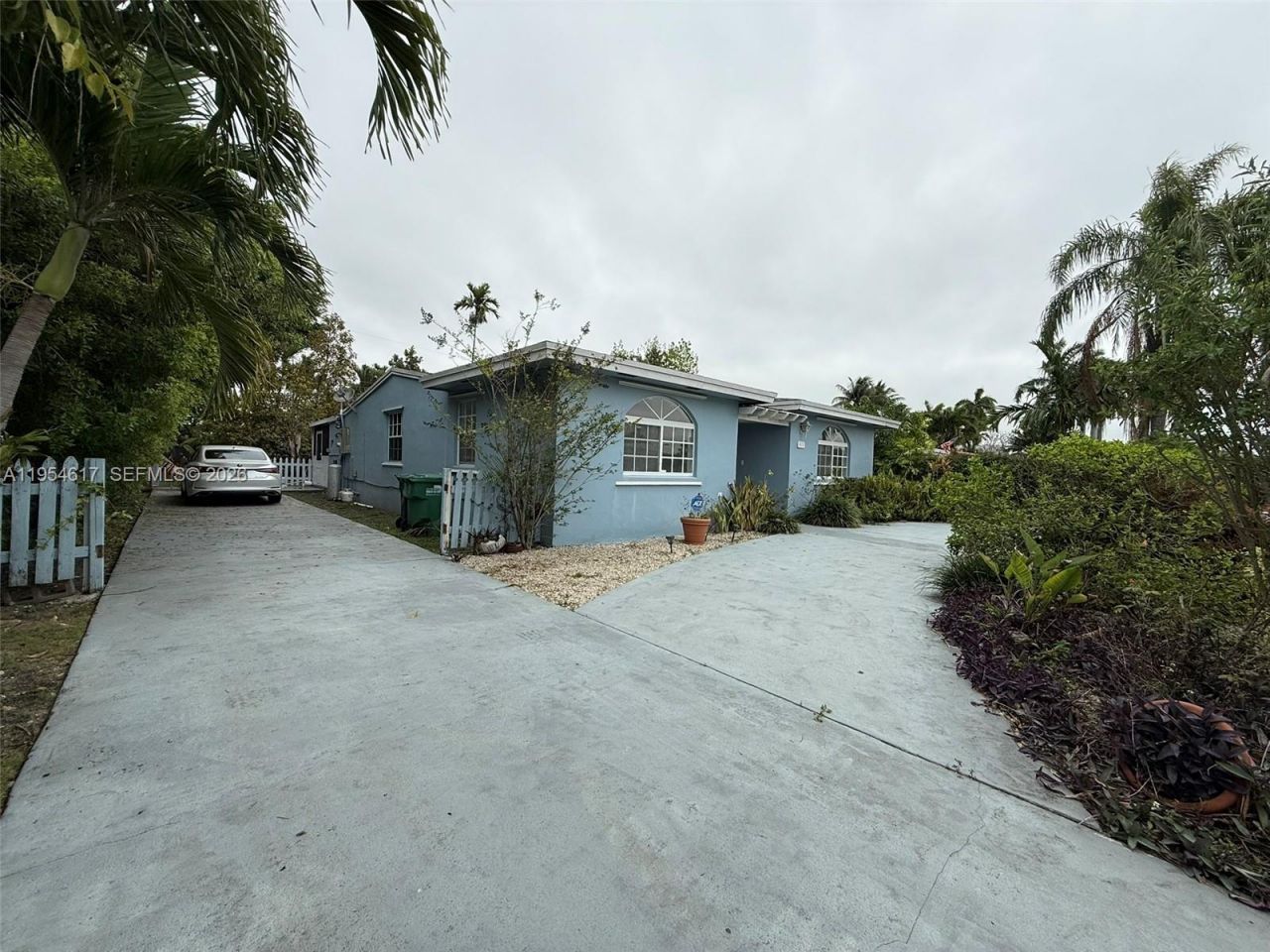 9825 SW 54th St, Miami, FL 33165 Photo