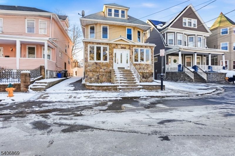 71 Oakland Ter, Newark, NJ 07106 Main Photo