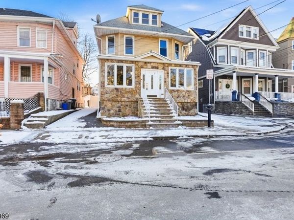 71 Oakland Ter, Newark, NJ 07106