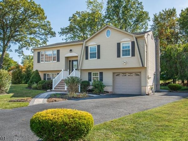 9 Dixon Pl, East Hanover, NJ 07936