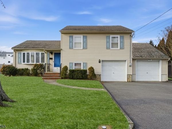 14 Pembrook Dr, Kenilworth, NJ 07033