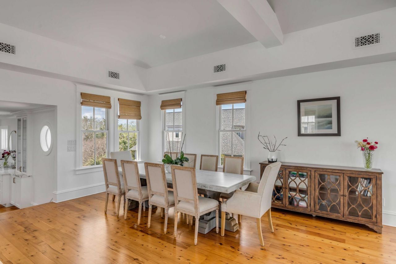 904 Middle Street Photo 11