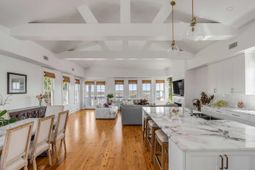 904 Middle Street photo 4