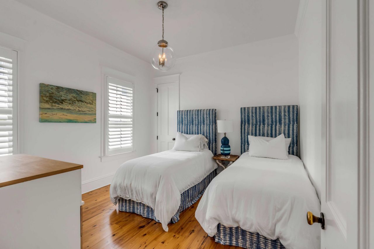 904 Middle Street Photo 36