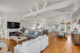 904 Middle Street photo 4