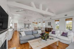 904 Middle Street photo 4