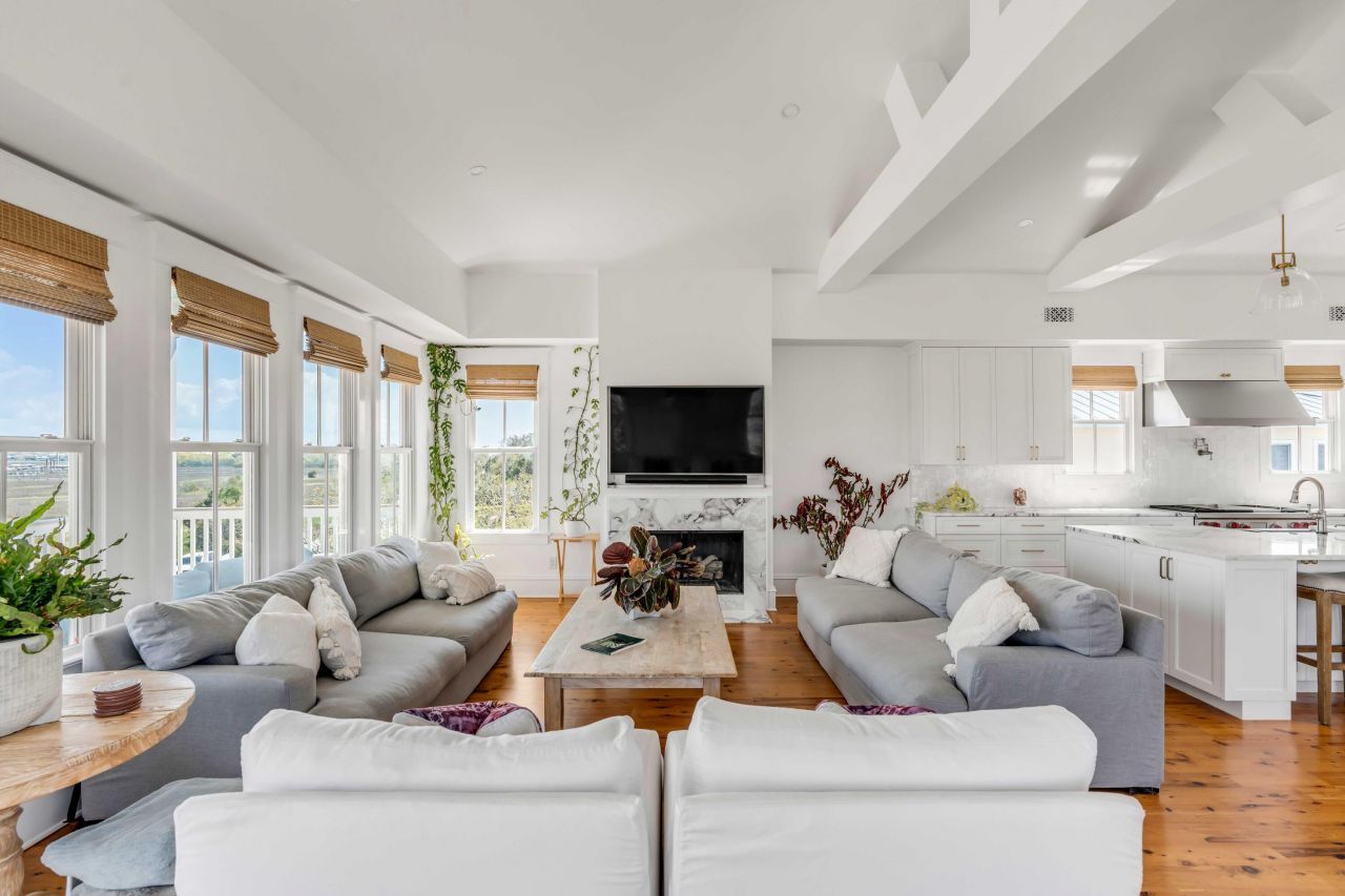 904 Middle Street Photo 6