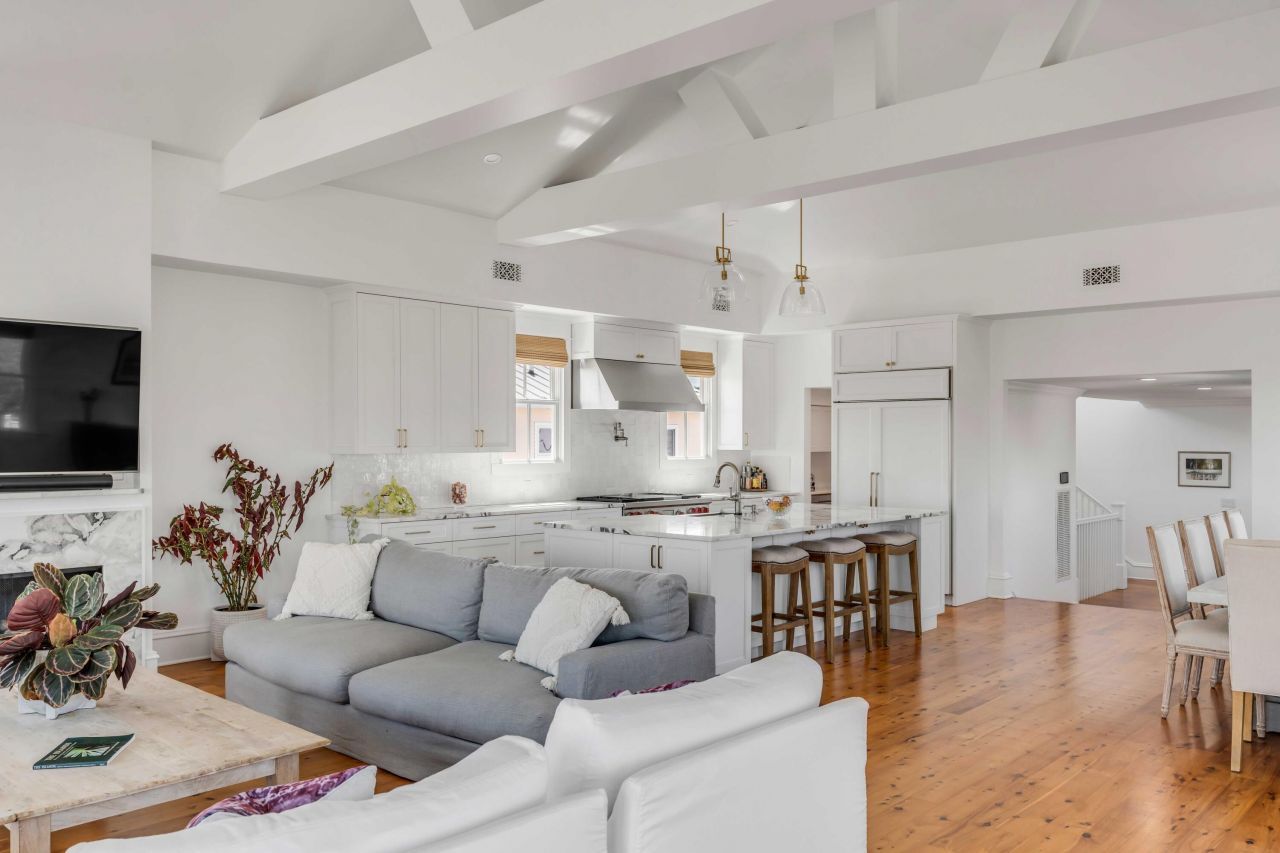 904 Middle Street Photo 9