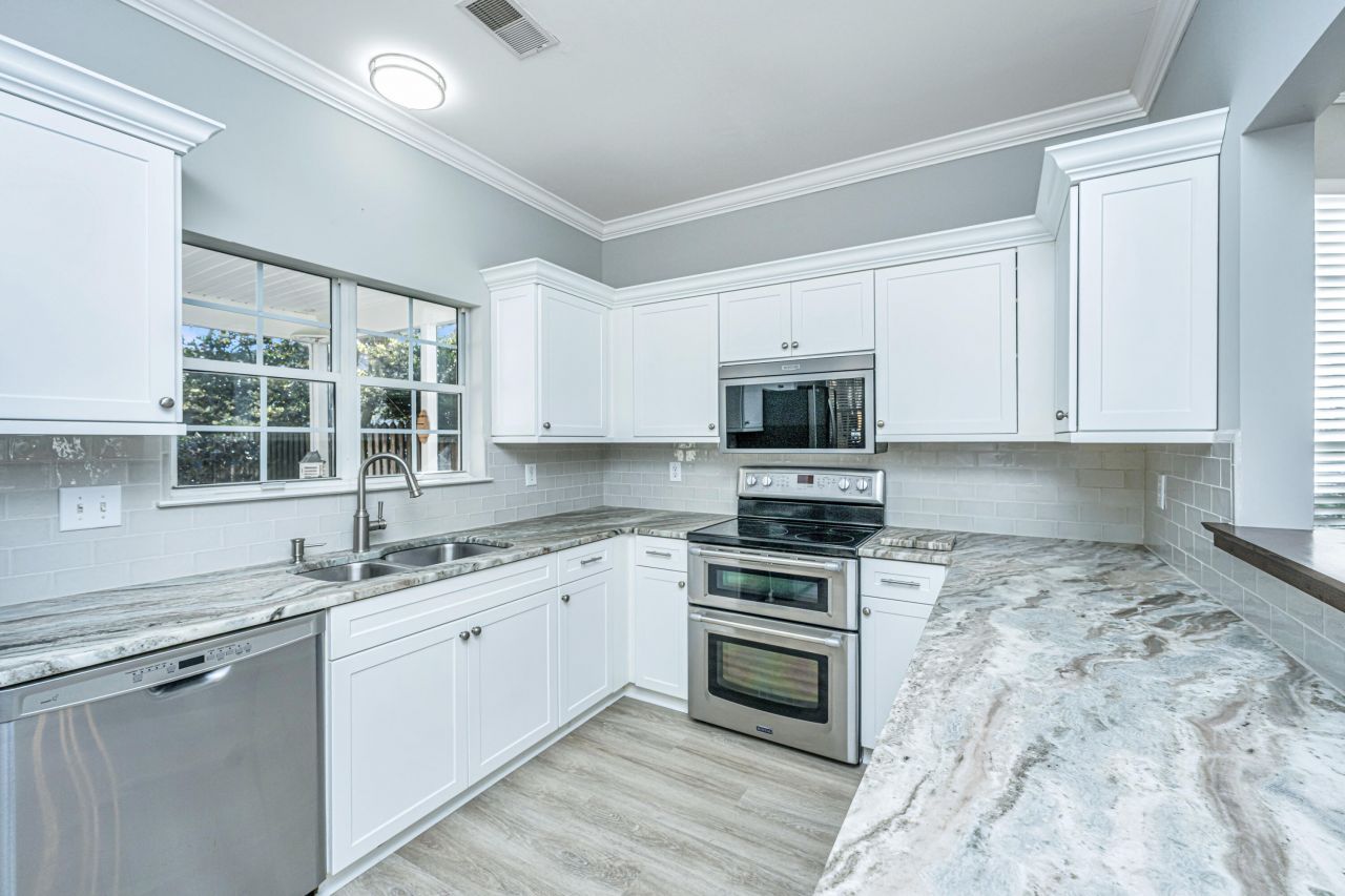 2453 Fulford Court Photo 17