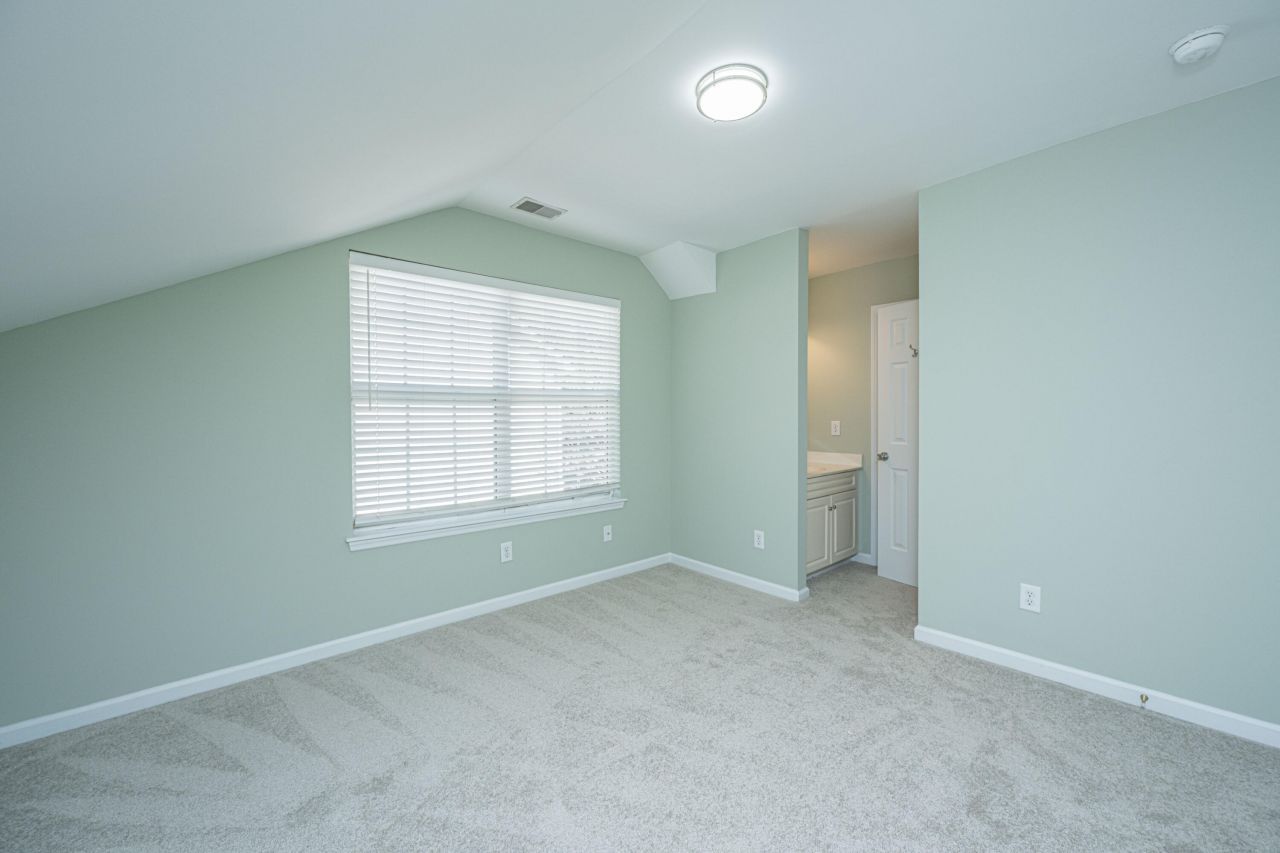 2453 Fulford Court Photo 33