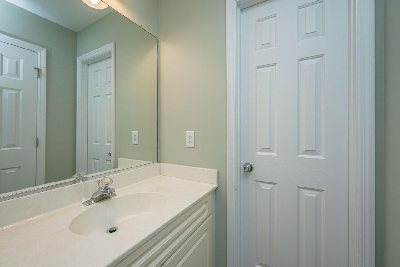 2453 Fulford Court Photo 34