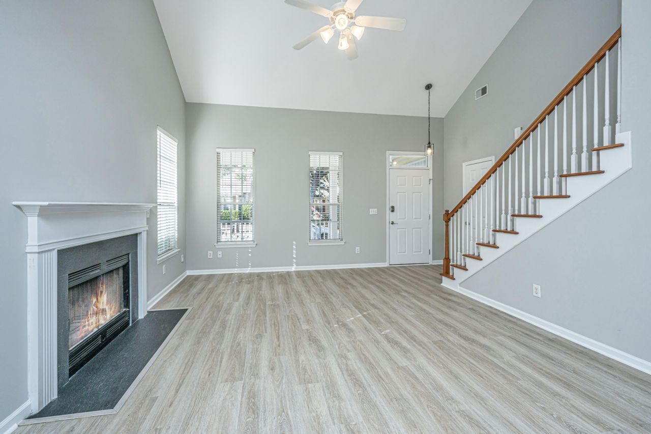 2453 Fulford Court Photo 6