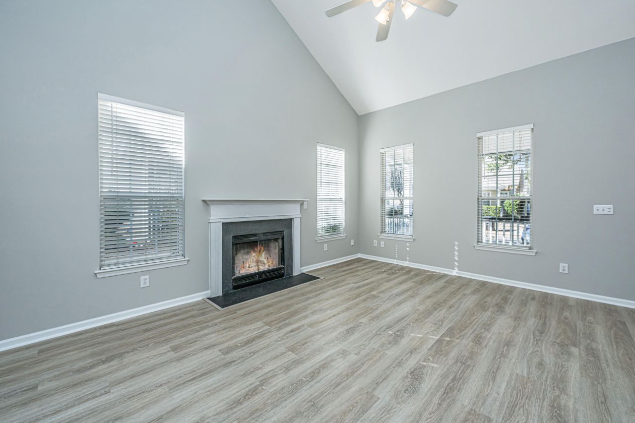 2453 Fulford Court Photo 7