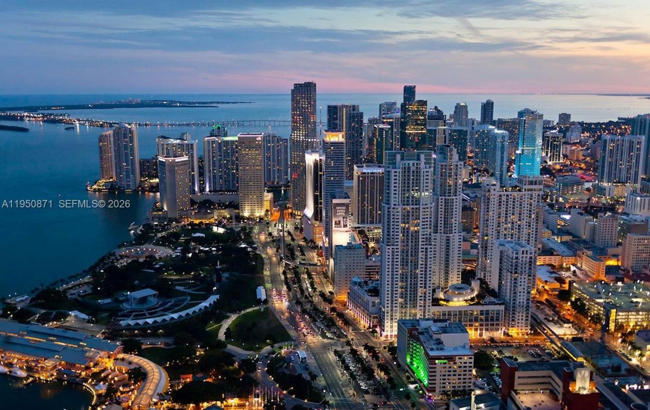 151 SE 1st St, Unit 3010, Miami, FL 33131 Photo