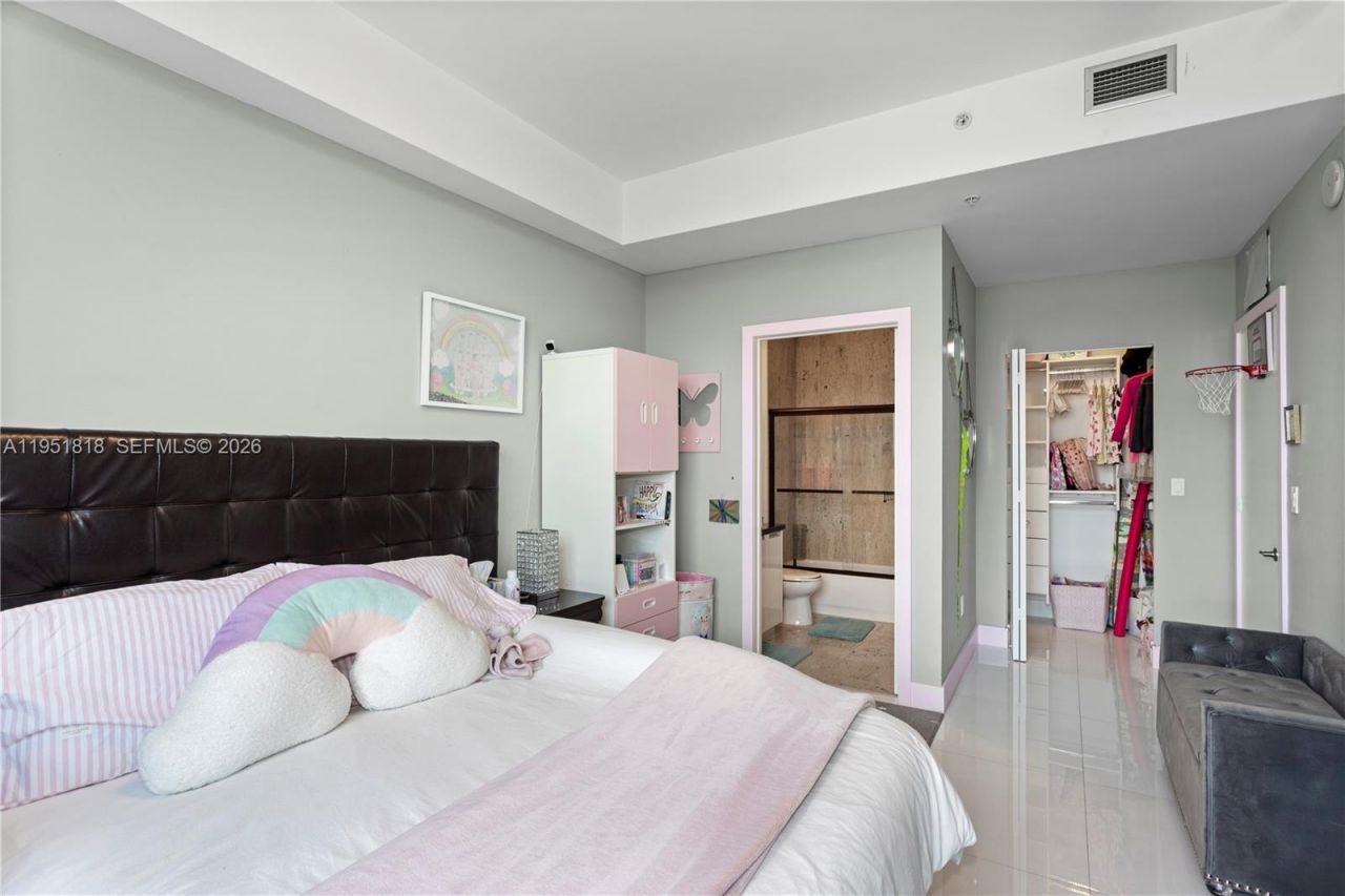 7901 Hispanola Ave, Unit 902, North Bay Village, FL 33141 Photo