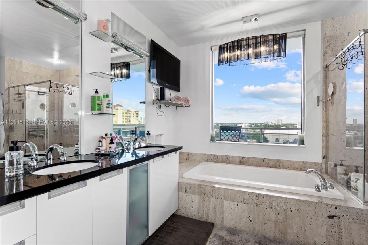 7901 Hispanola Ave, Unit 902, North Bay Village, FL 33141 Photo