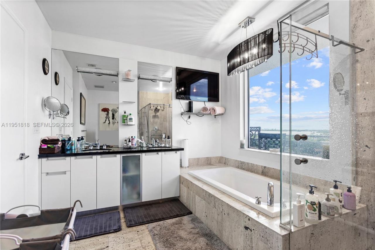 7901 Hispanola Ave, Unit 902, North Bay Village, FL 33141 Photo