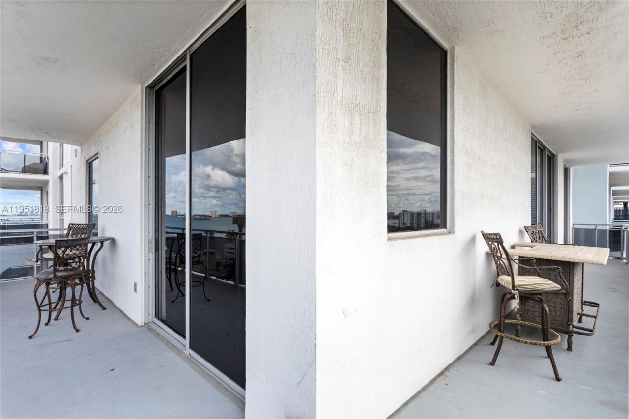 7901 Hispanola Ave, Unit 902, North Bay Village, FL 33141 Photo