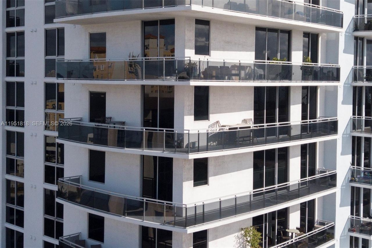 7901 Hispanola Ave, Unit 902, North Bay Village, FL 33141 Photo