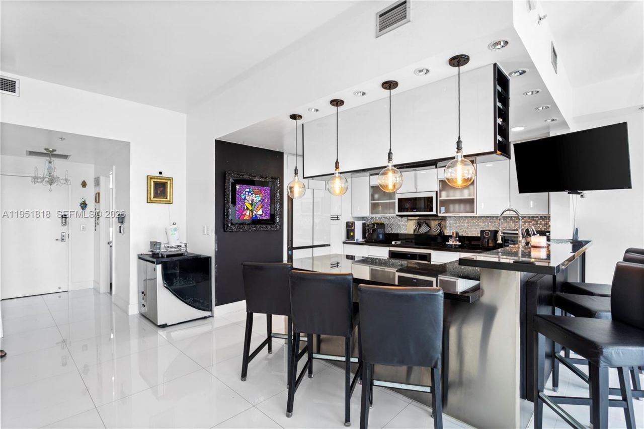 7901 Hispanola Ave, Unit 902, North Bay Village, FL 33141 Photo