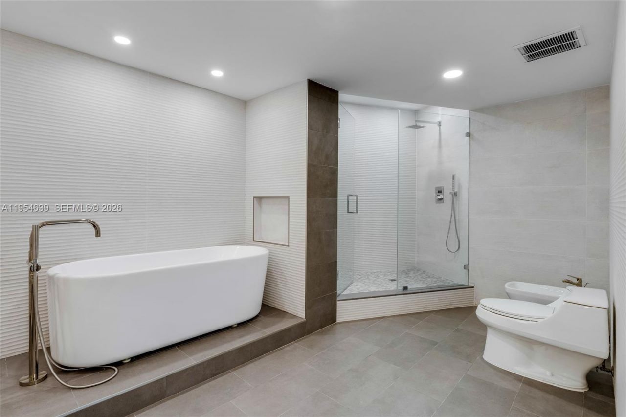 720 NE 69th St , Unit 4S, Miami, FL 33138 Photo