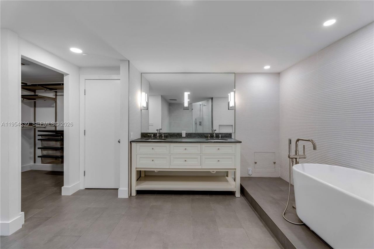 720 NE 69th St , Unit 4S, Miami, FL 33138 Photo