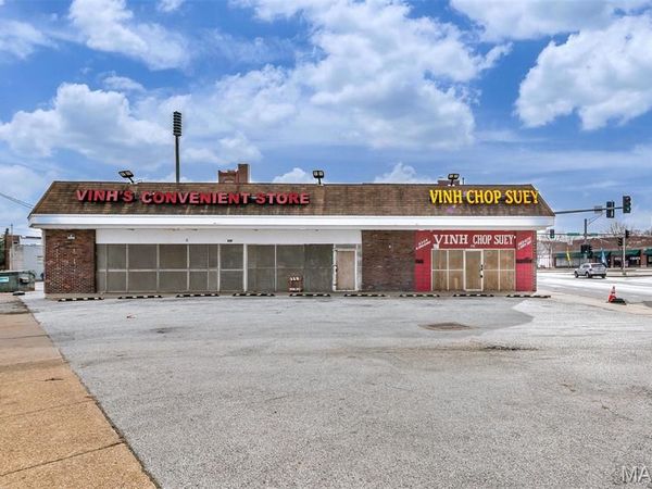 8304 N Broadway, St Louis, MO 63147