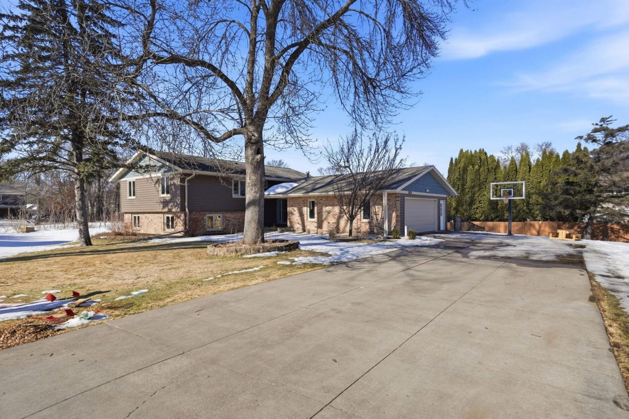 18224 23rd Avenue N, Plymouth, MN 55447 Main Photo