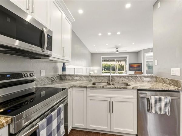 230 Newport DR, Unit 602, NAPLES, FL 34114