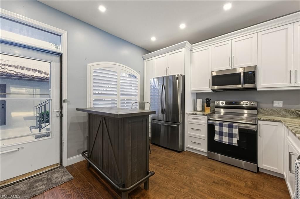 230 Newport Dr, Unit 602, Naples, FL 34114 Photo