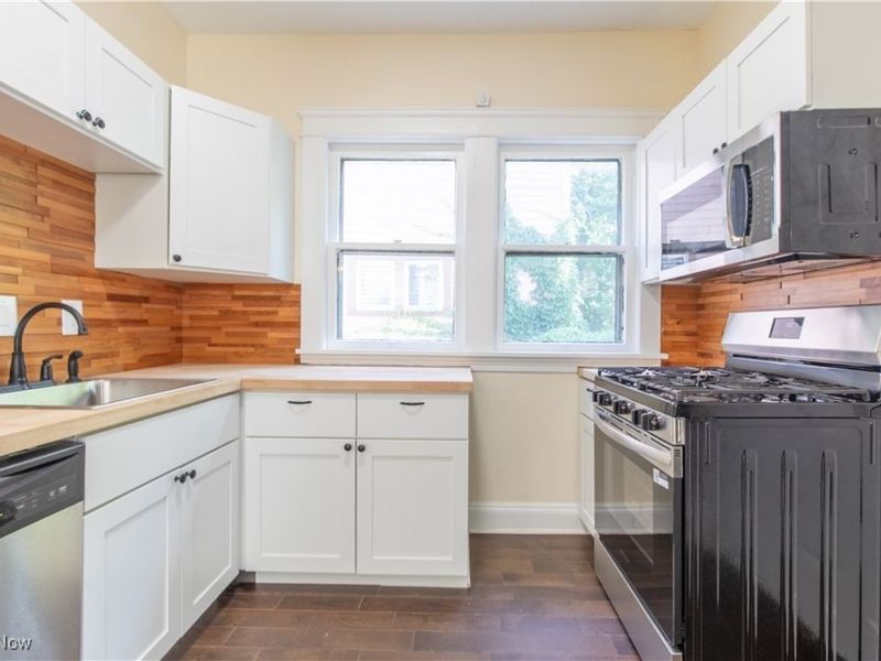 9800 Parmelee Avenue, Cleveland, OH 44108 Photo 13