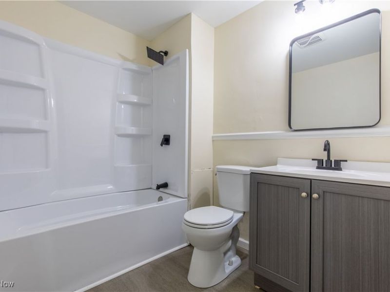 9800 Parmelee Avenue, Cleveland, OH 44108 Photo 21