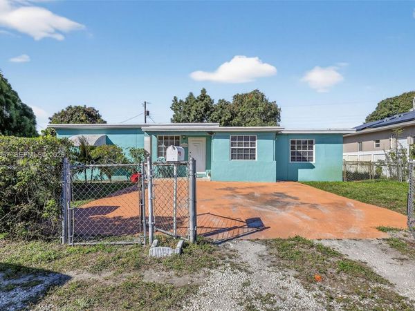 10340 NW 32nd Pl, Miami, FL 33147