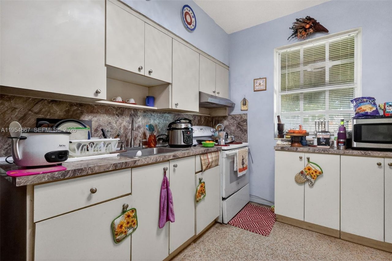 10340 NW 32nd Pl, Miami, FL 33147 Photo