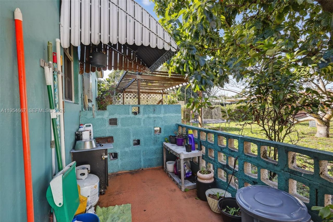 10340 NW 32nd Pl, Miami, FL 33147 Photo