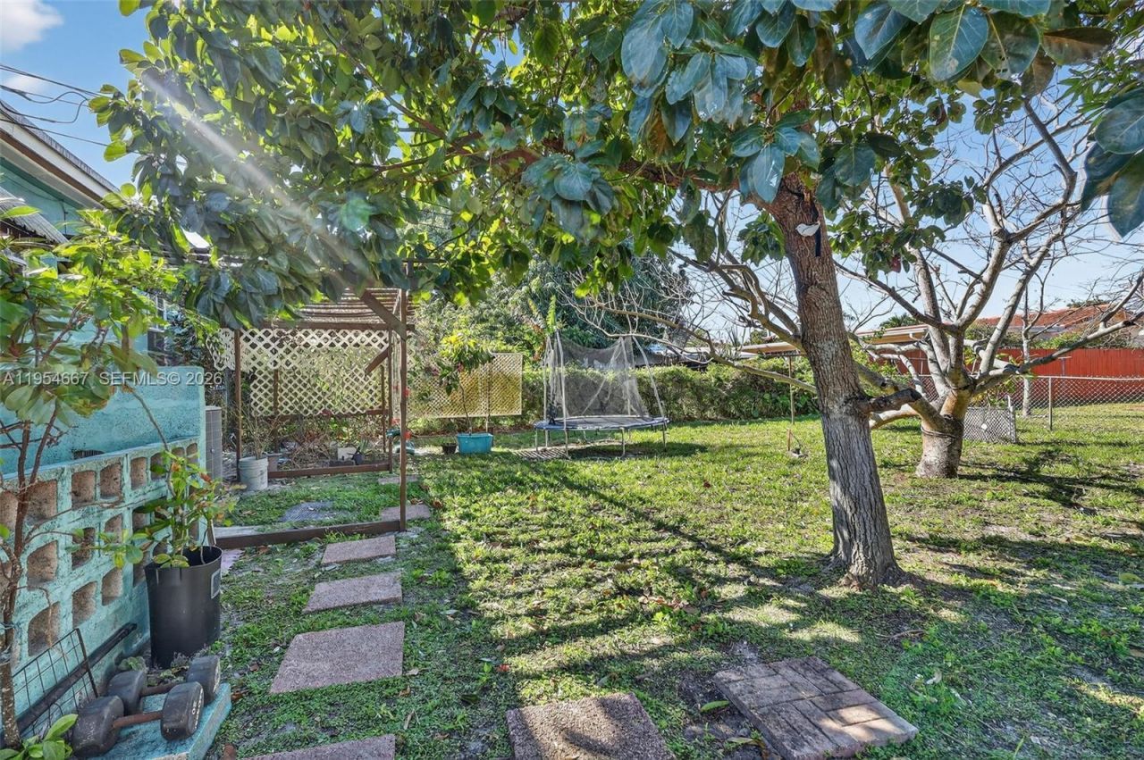 10340 NW 32nd Pl, Miami, FL 33147 Photo