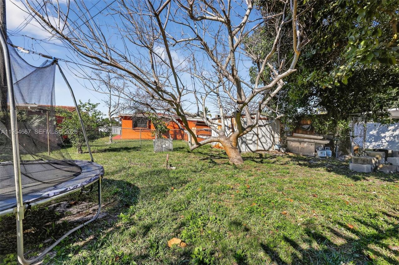 10340 NW 32nd Pl, Miami, FL 33147 Photo