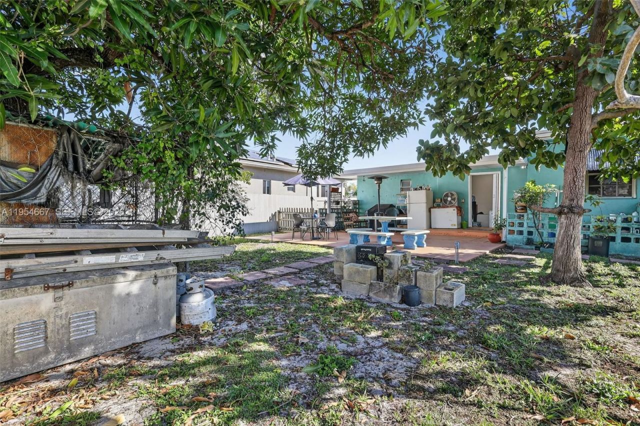 10340 NW 32nd Pl, Miami, FL 33147 Photo