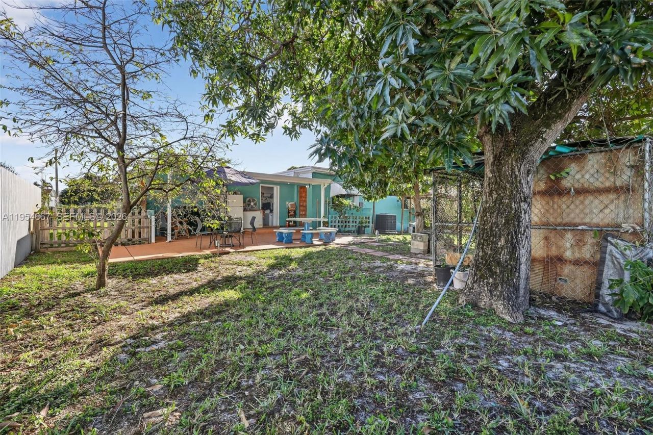 10340 NW 32nd Pl, Miami, FL 33147 Photo