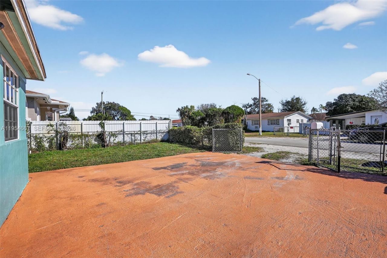 10340 NW 32nd Pl, Miami, FL 33147 Photo