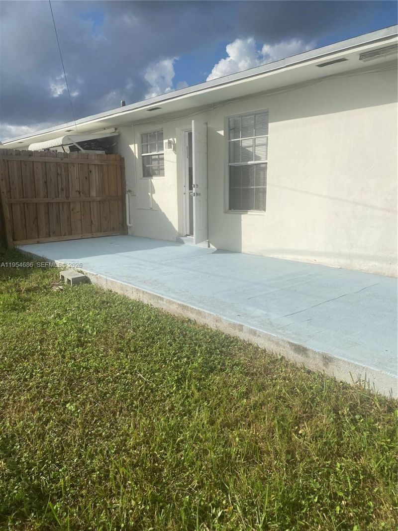 11350 SW 3rd St, Unit A, Sweetwater, FL 33174 Photo
