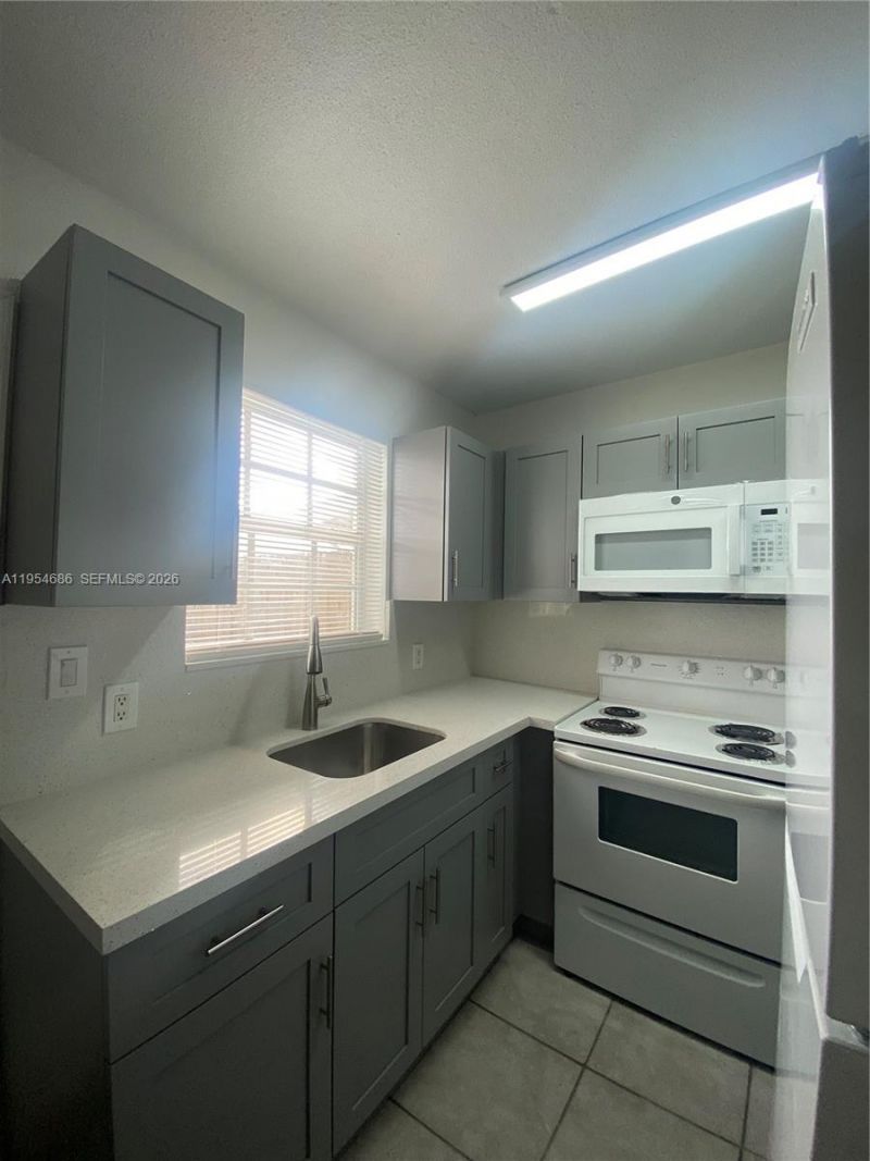 11350 SW 3rd St, Unit A, Sweetwater, FL 33174 Photo