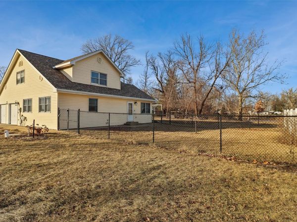 5640 SE 68th Place, Carlisle, IA 50047