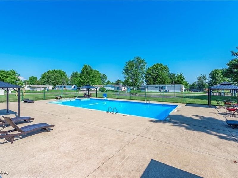 235 Chaucer, Elyria, OH 44035 Photo 10