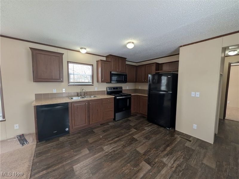 235 Chaucer, Elyria, OH 44035 Photo 3