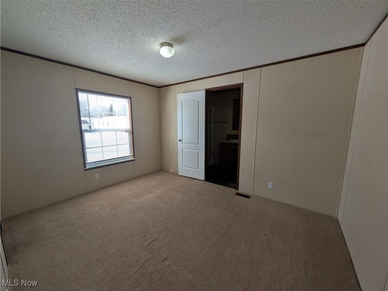 235 Chaucer, Elyria, OH 44035 Photo 4