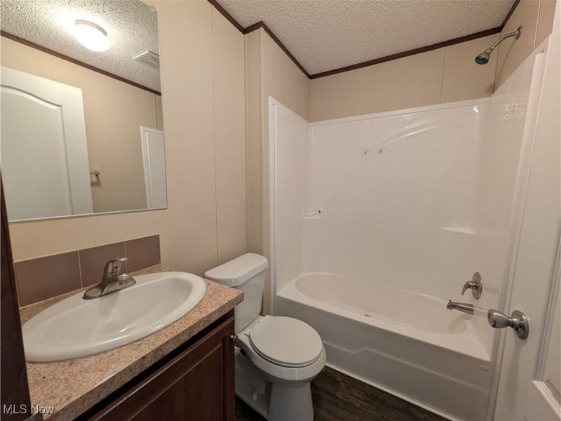 235 Chaucer, Elyria, OH 44035 Photo 6